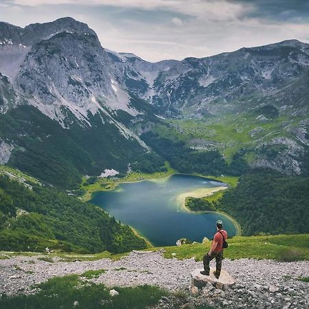 Apartman Sutjeska ティエンティシュテ エクステリア 写真
